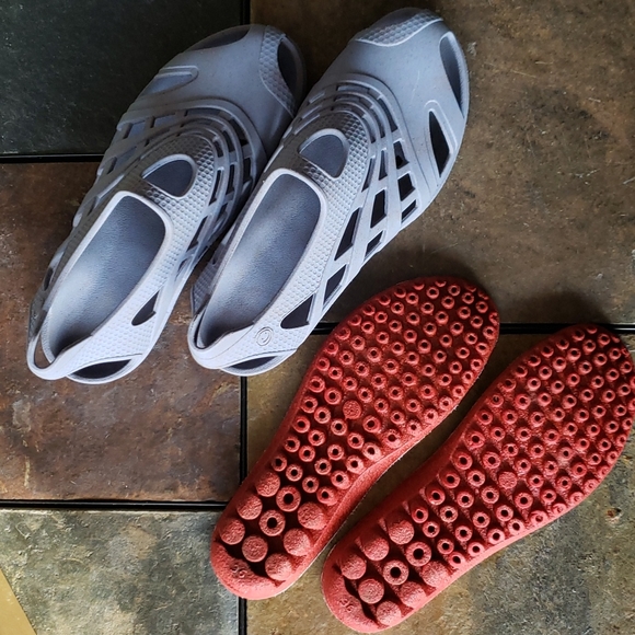 BAREFOOTERS-slip on walking shoes, size 6 - Picture 5 of 5